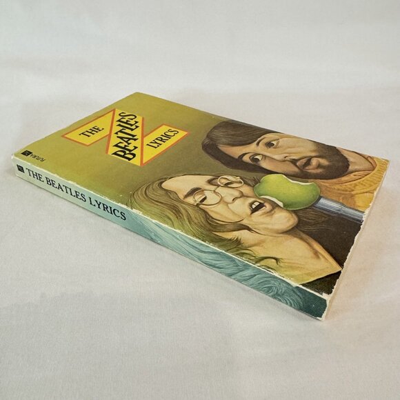 The Beatles Lyrics Paperback Pocket Book Futura Edition 1979 - Picture 4 of 11